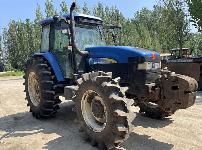 NEW HOLLAND TM140
